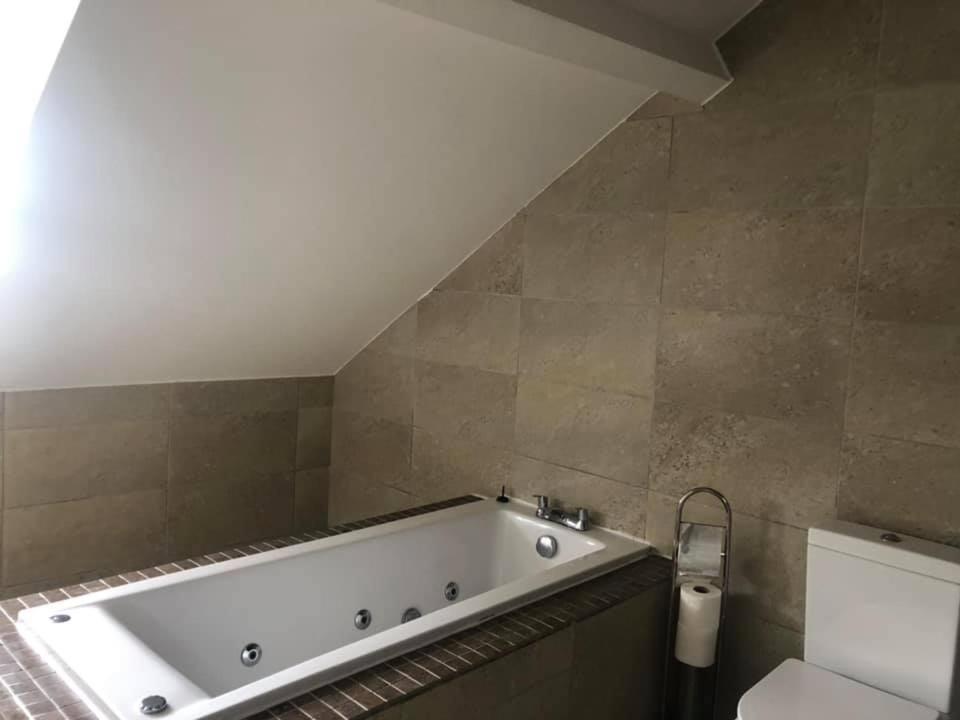 Harcourt Place Apartment *